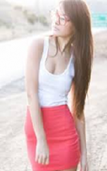 С чем носить красные юбки С чем носить красные юбки