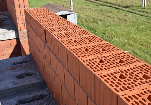 Почему клинкерный кирпич остается лучшим выбором для строительства
